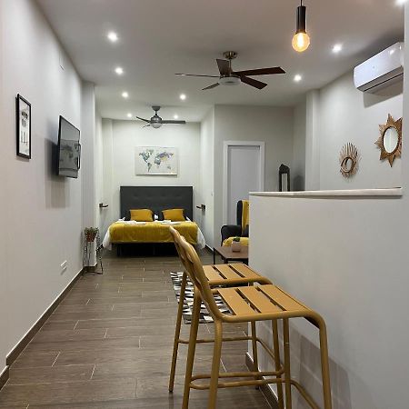 Acogedor Apartamento En La Buhaira Севиля Екстериор снимка
